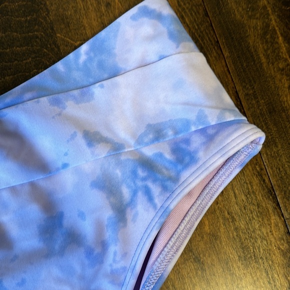 Hollister bathing suit bottoms. - Picture 3 of 5